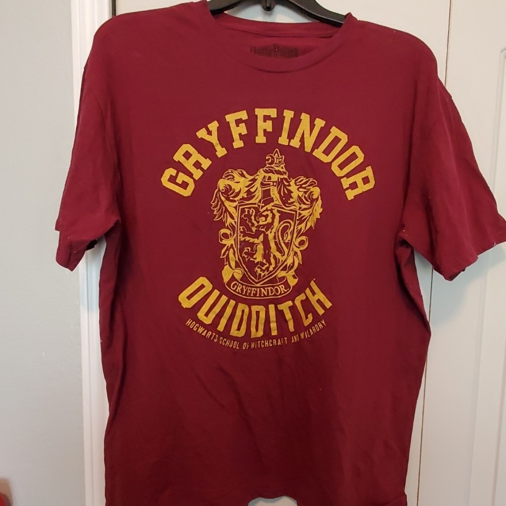 🌷 4/$20 Gryffindor shirt